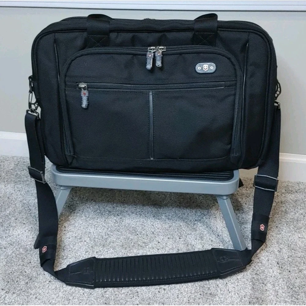 Victorinox Black Expandable Business Laptop Bag Briefcase Zippered Trolly Tactic